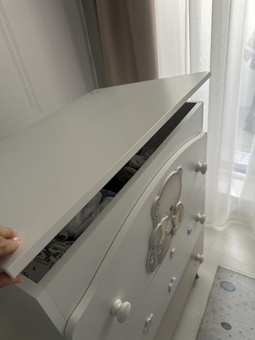 Vand set patut cu saltea + masuta de infasat