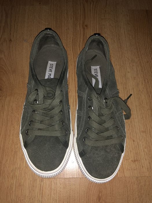 Спортни обувки и мокссини