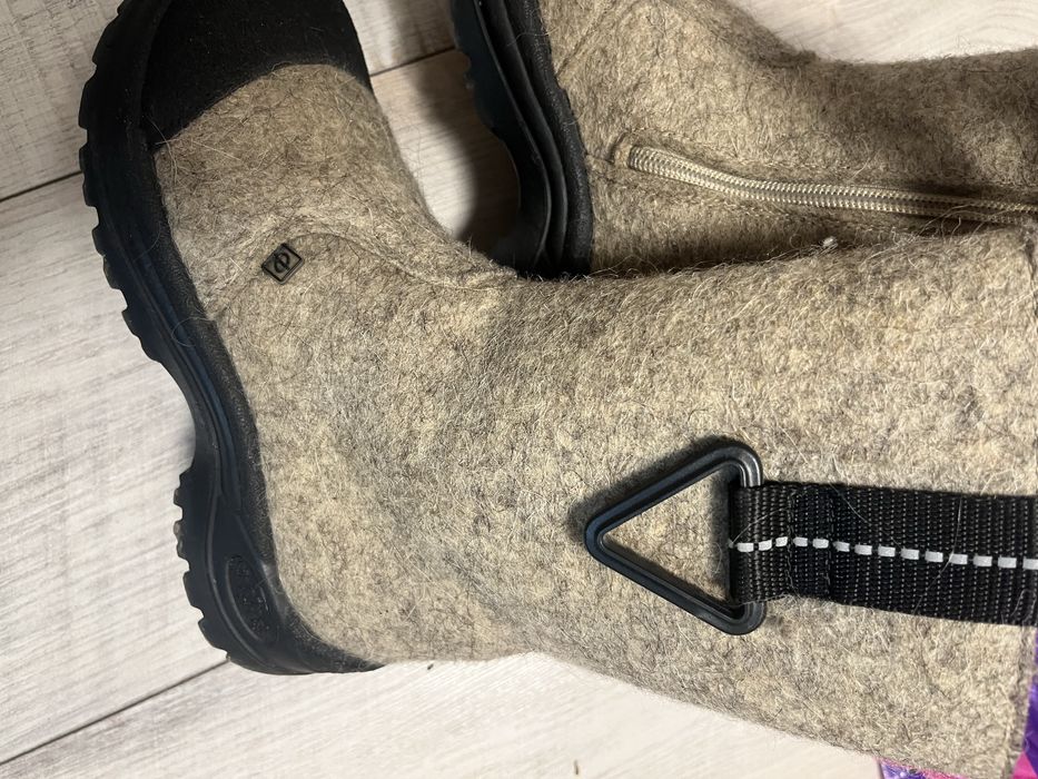 Продам валенки для девочки 2 пары