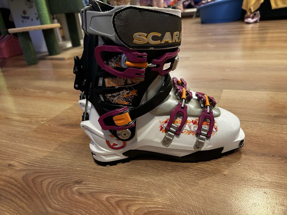 Clapari Scarpa Gea RS femei, touring boots  nr 25.