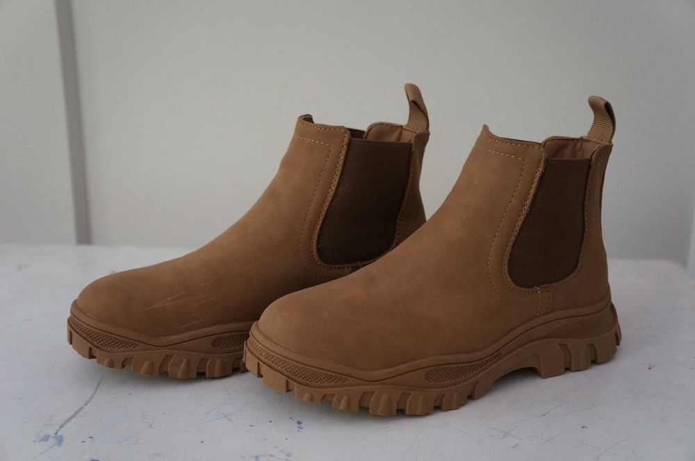 Модерни и удобни боти есен/зима/пролет 33/34 номер, отлично състояние