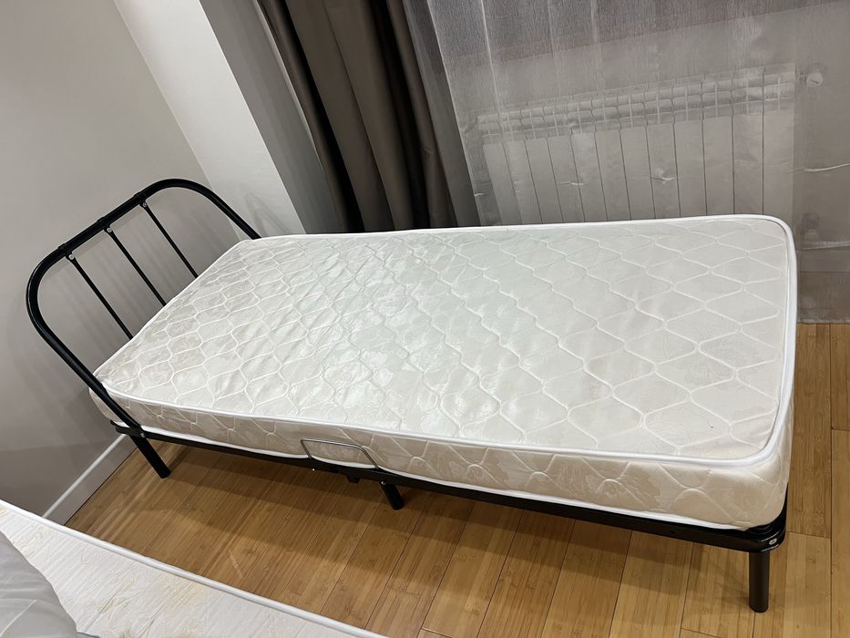 Продам кровать с матрасом