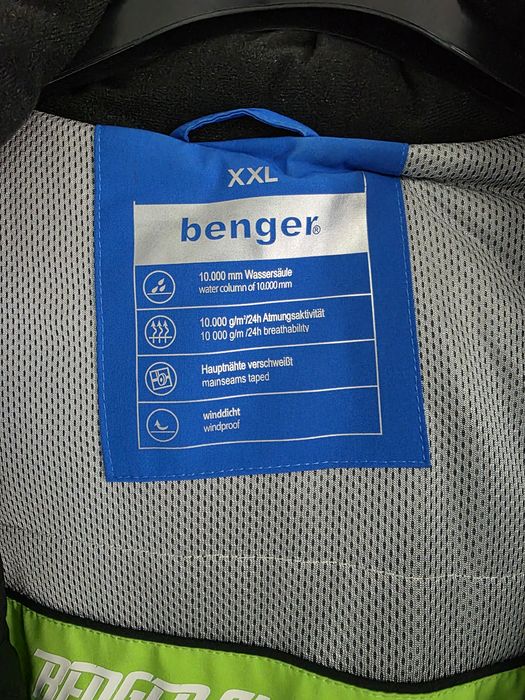 Vând geacă ski urgent.