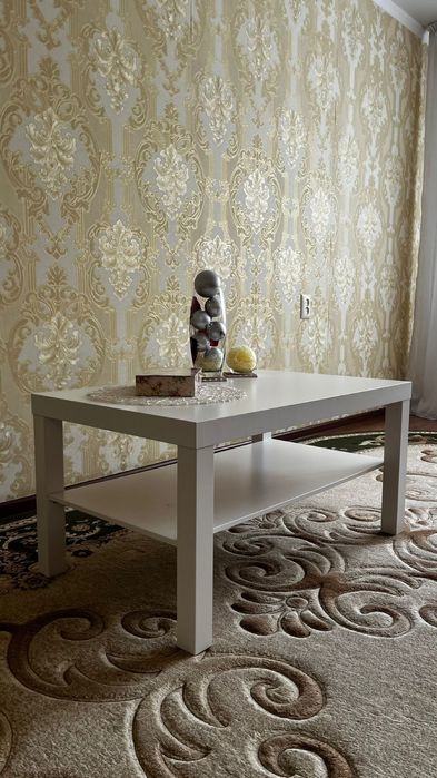 Продам журнальный столик ikea