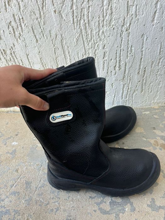 Спец ботинка сатылады