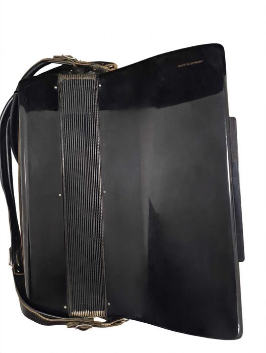 Vând acordeon Hohner Verdi 3  cu 120 de basi negru