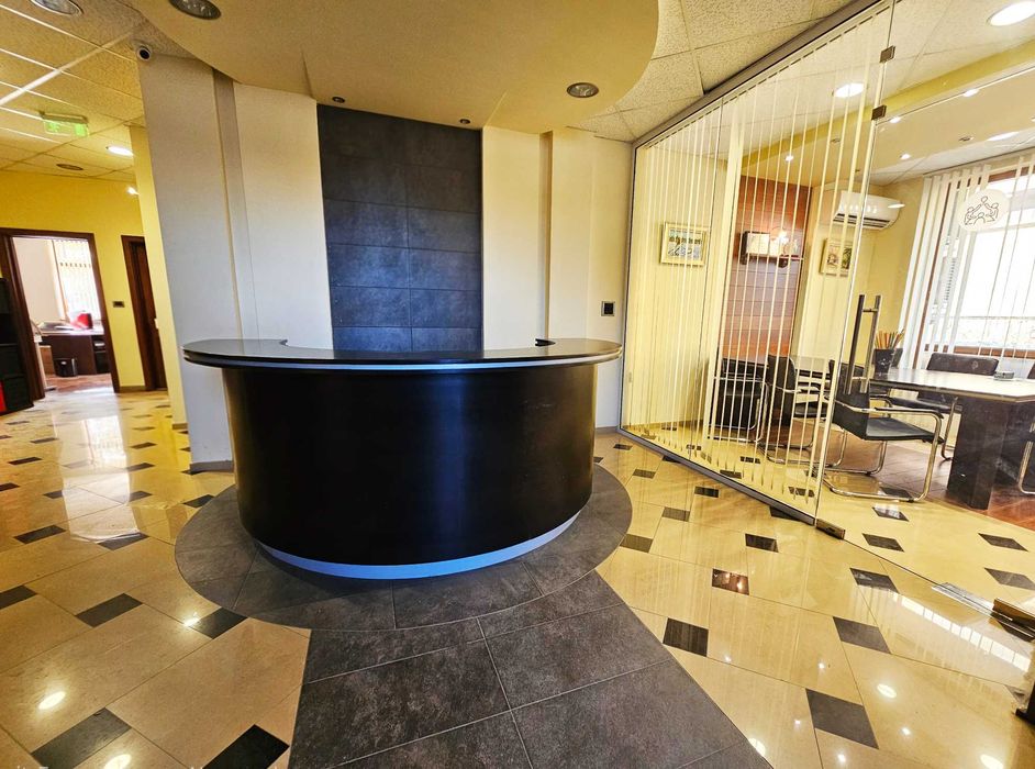 Завършен и обзаведен офис кв. Овча купел. Дворно пространство.