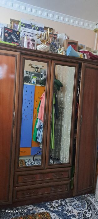 4 eshikli shkaf sotiladi