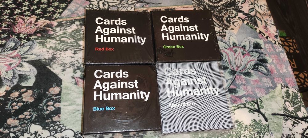 Cards Against Humanity 4 extensii mari (Red, Blue, Green, Asurd), Sigilate, noi, engleza