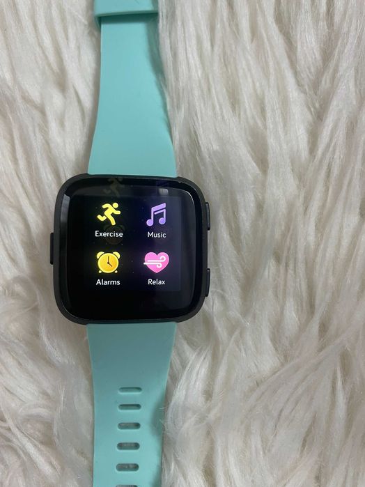 Ceas smartwatch Fitbit Versa  Negru
