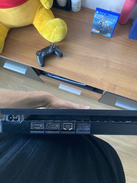 Playstation 4 slim с 3 игри