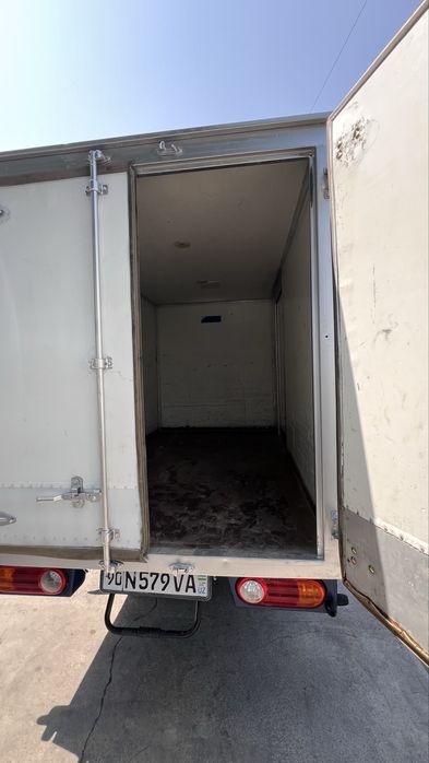Hyundai porter  sotiladi oladigon odam tel qilsin