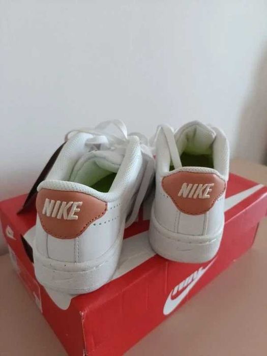 Nike (marime UK 4)
