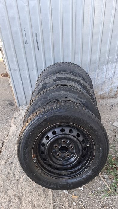 Шина с диском зима на тойота