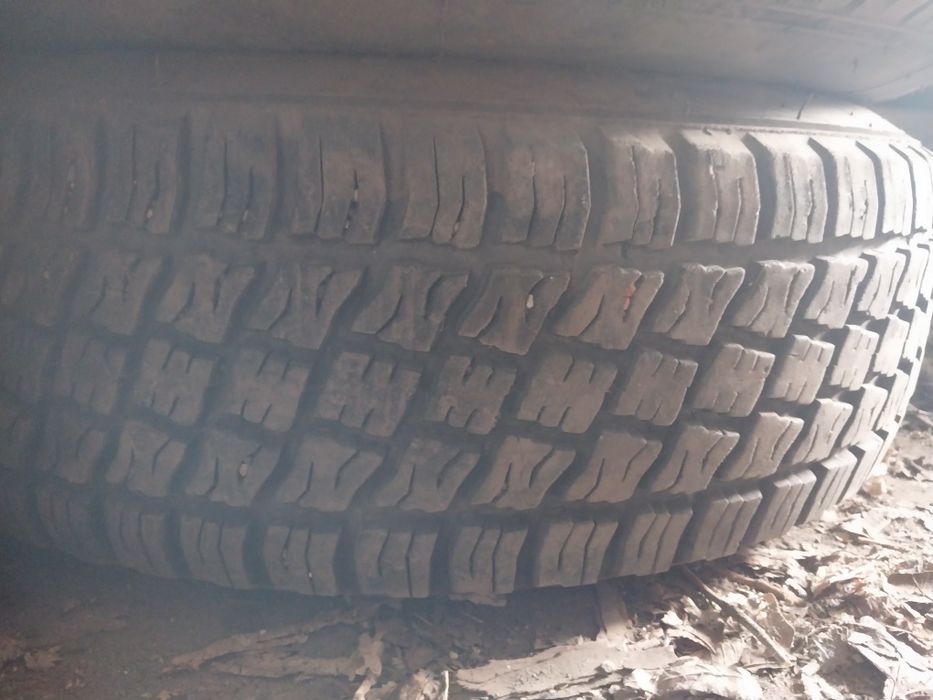 4 шины 225 75 R16 всесезонные.
