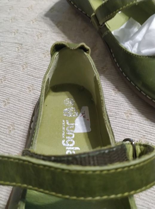 Продам сандалии, размер 38.