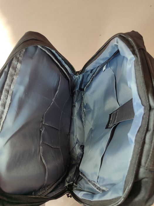 Водоустойчива раница с интегриран USB порт за зареждане