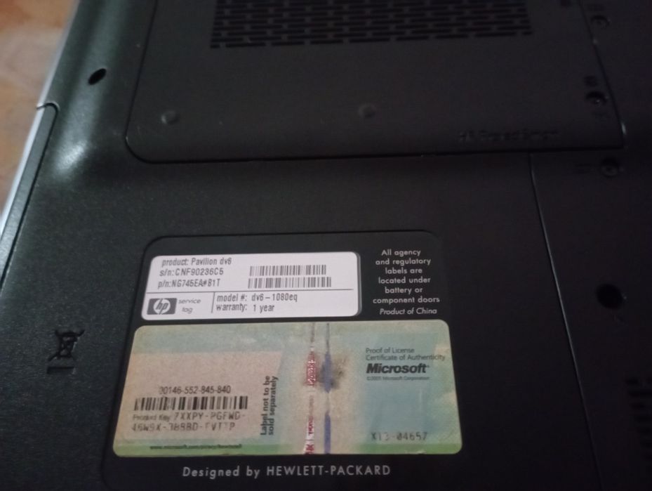 Лаптоп hp,със зарядно устройство.