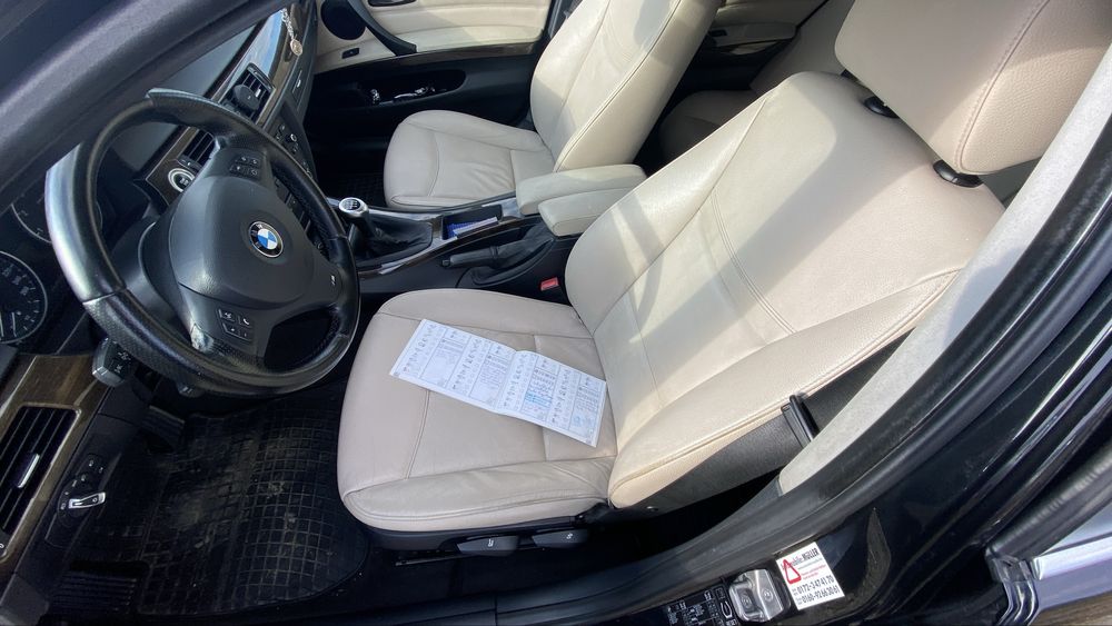 BMW E90 318i (143cp) 2011