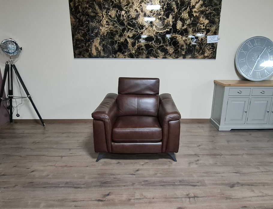 Кафяв кожен фотьойл с подвижна облегалка