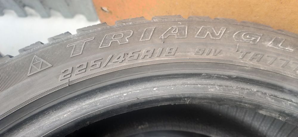 Продам 5 шин 225/45/18