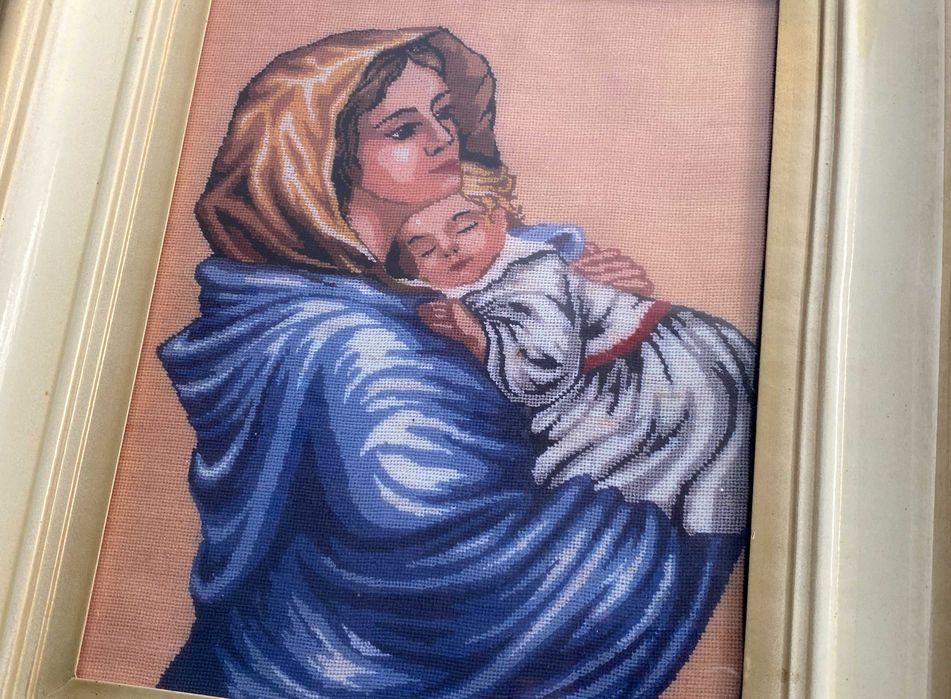 Goblen Maica Domnului cu Pruncul dimensiuni 38x34 cm inramat