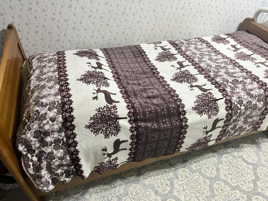 Продаю деревенную кровать вместе с матрасом