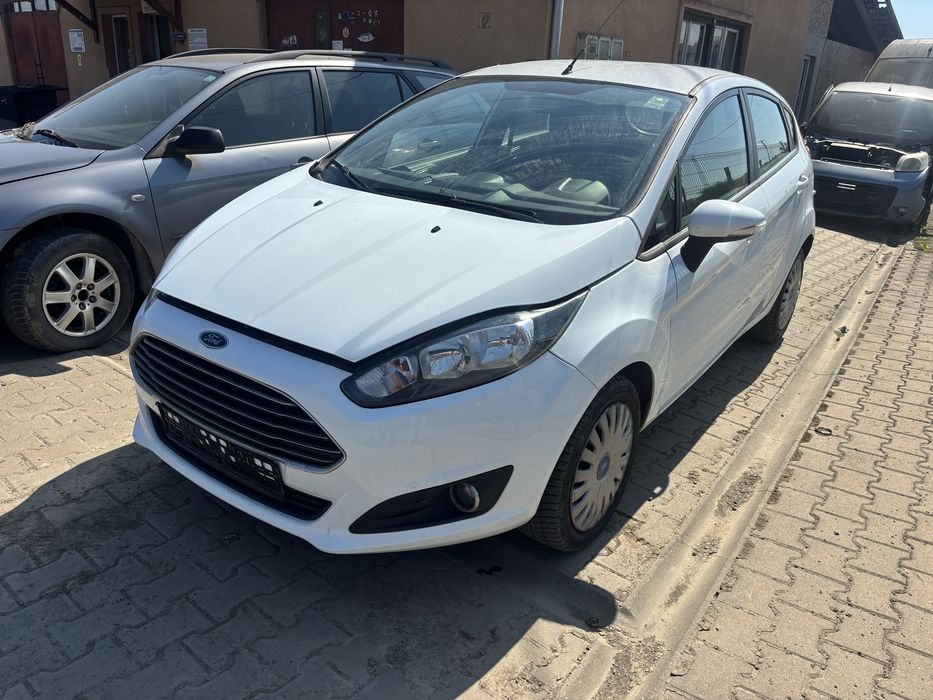 Bara fata fata Far capota usa Ford Fiesta 6 2013