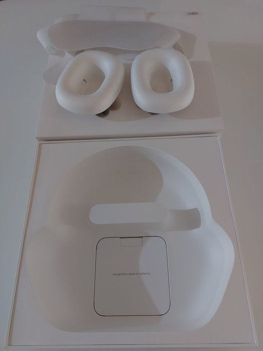 Apple airpods max starlight