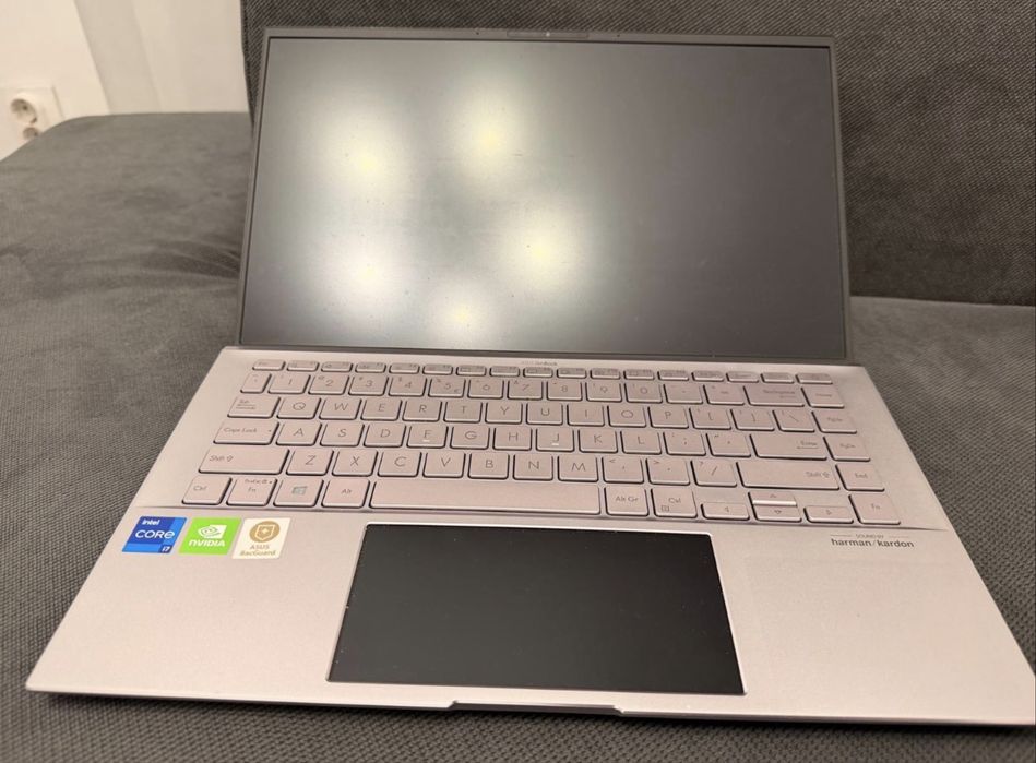 Vand laptop asus ultraportabil ASUS ZenBook 14 UX435 cu procesor Intel® Core™ i7-1165G7 pana la 4.70 GHz, 14" Full HD, 16GB, 1TB SSD. Ca nou