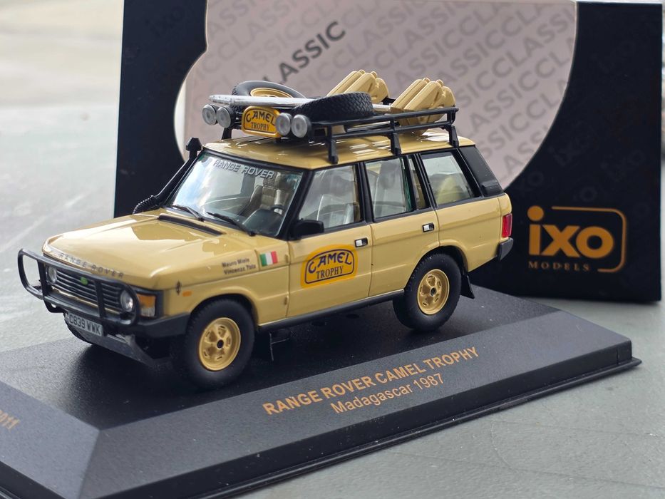 Macheta Auto 1/43 IXO Range Rover Camel Trophy Madagascar 1987