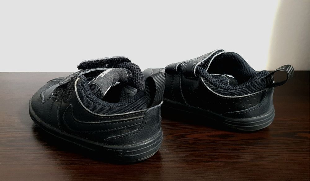 Vând adidași băiat Nike