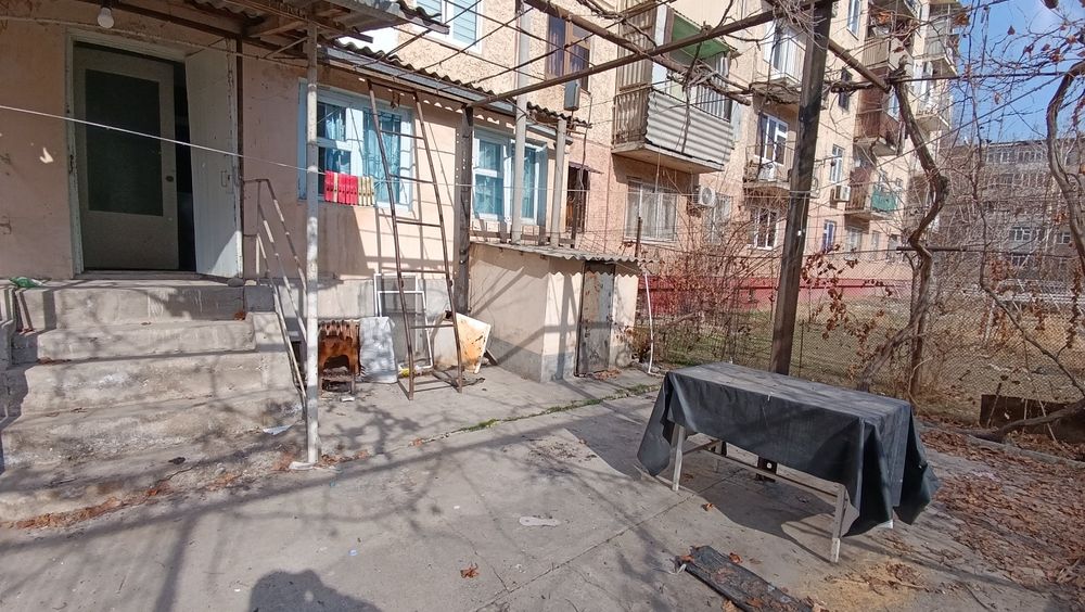 Продается квартира: 3 спальни + 2 санузла + веранда + 2 огорода|1 этаж