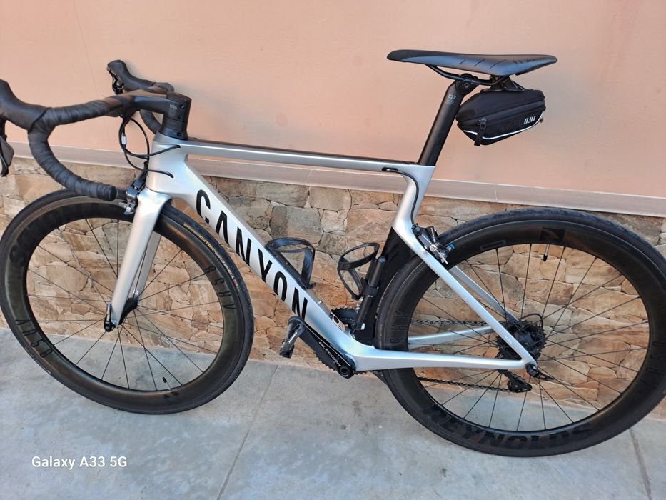 Vând bicicleta canyon