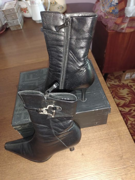 Женские полусапожки осень -весна , в отличном состоянии , размер 35-36