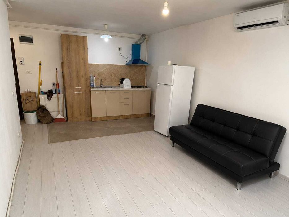 Vand Ap 2 camere la MANSARDA . Sau schimb cu Ap 3 cam. Ofer diferenta.