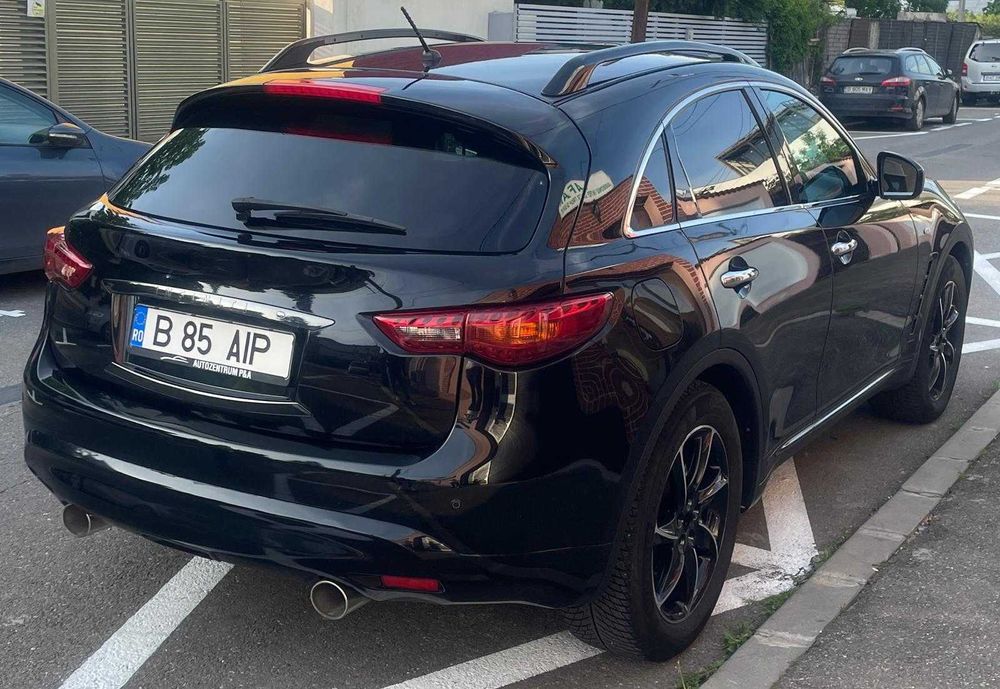 Infiniti QX 70 de vânzare + roți de iarnă