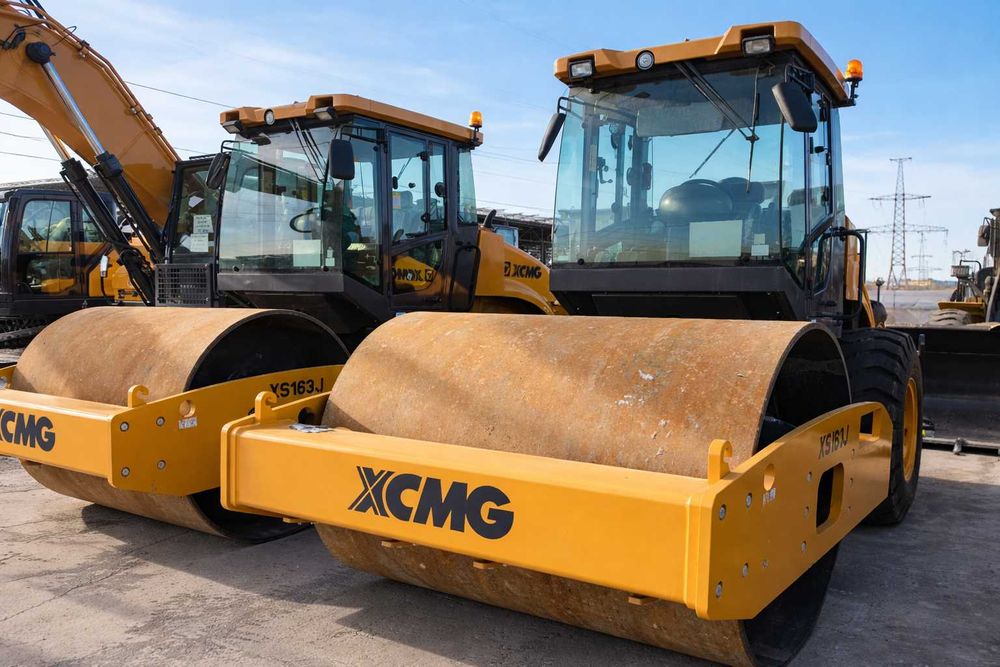 Дорожный каток 14т-16т (одновальцовый) XS143J. XS163J. XS203J. XD83.