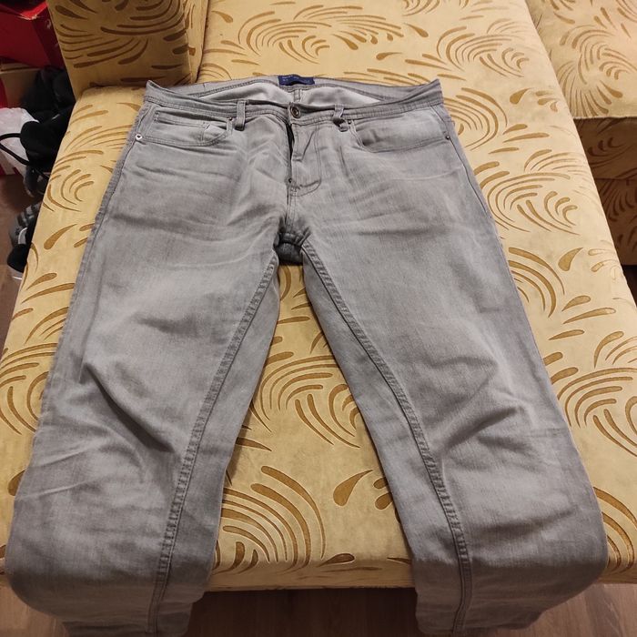 Blugi Zara slim 33/32 gri
