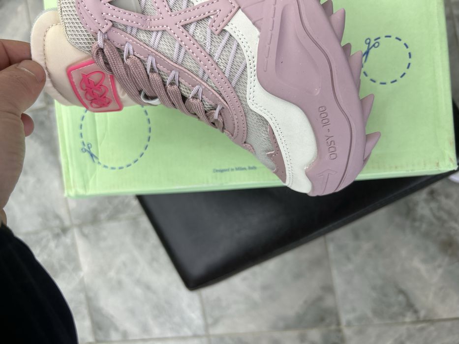 Adidasi Off-white odsy 1000