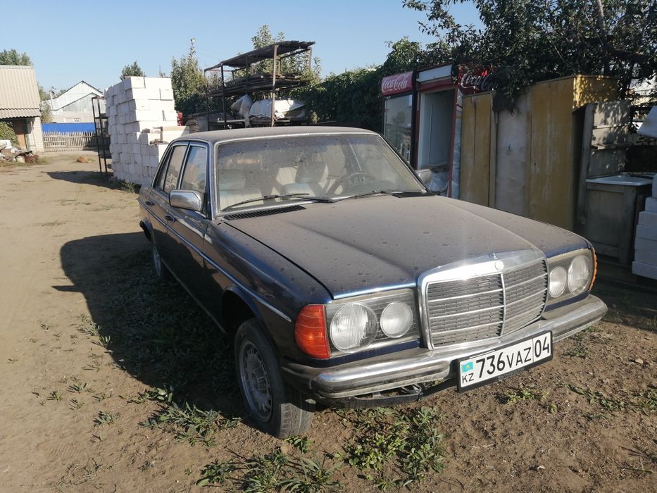 Мерседес 123 седан