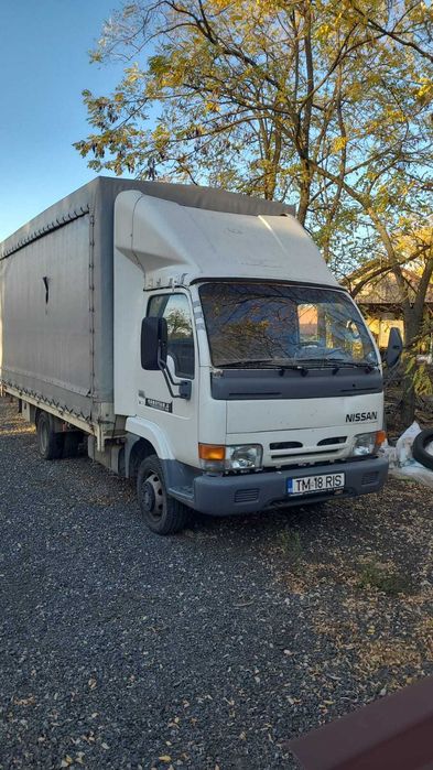 camioneta cu prelata