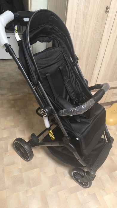 Продам новую прогулочную коляску Teknum