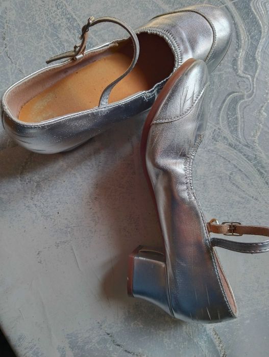 Продам туфли на девочку