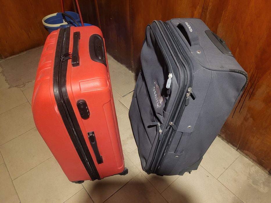 Продавам  куфари