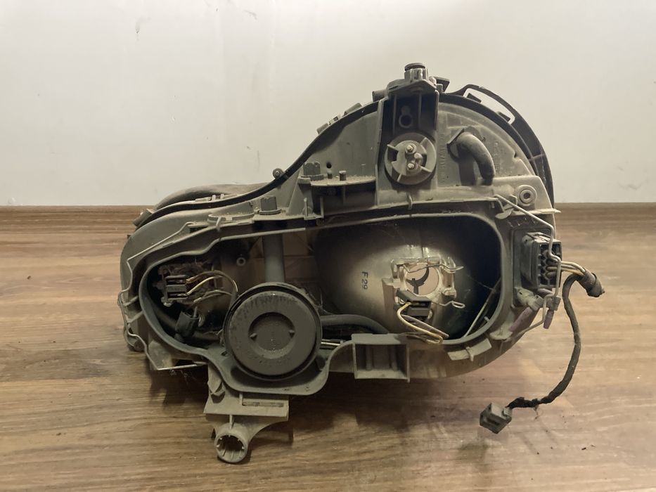 Десен фар за Mercedes E-class / Мерцедес Е класа 1999г