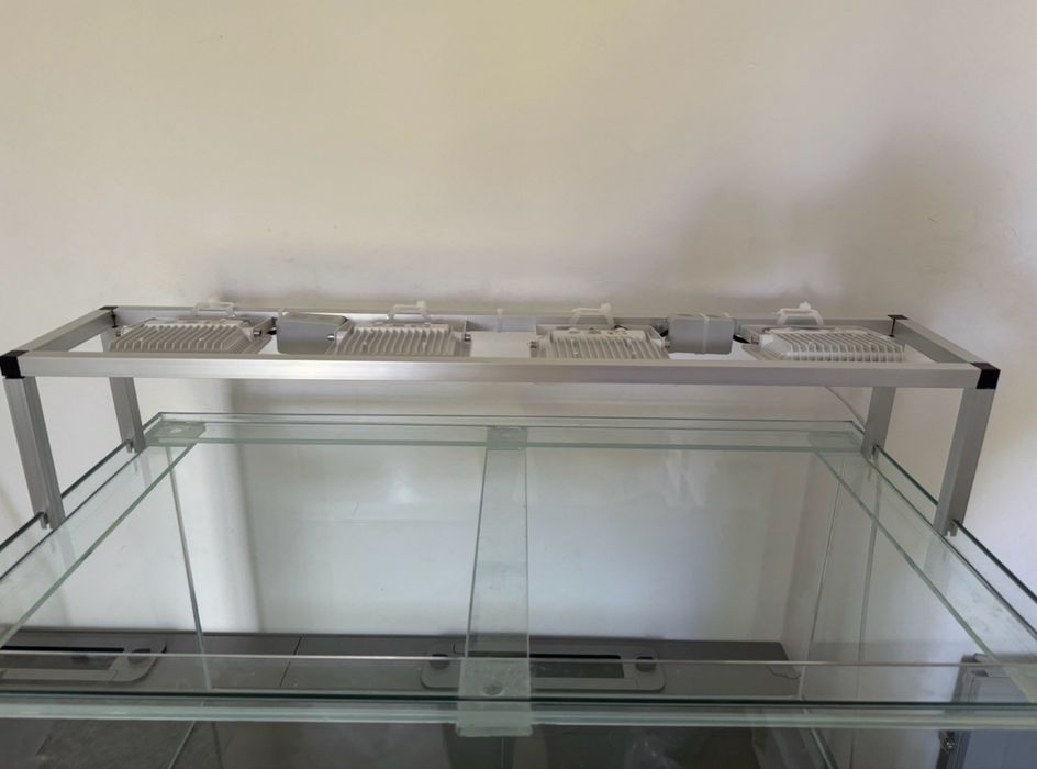 Vând acvariu complet