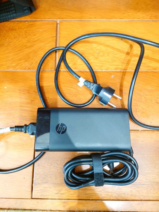 Зарядное устройство для ноутбуков Hp 200Ватт