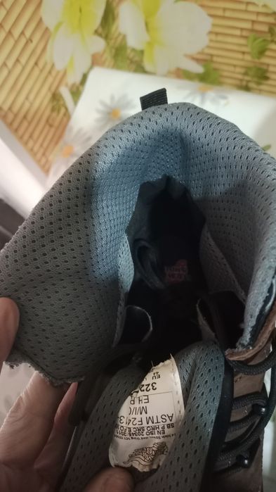 Сиз ботинки металическии