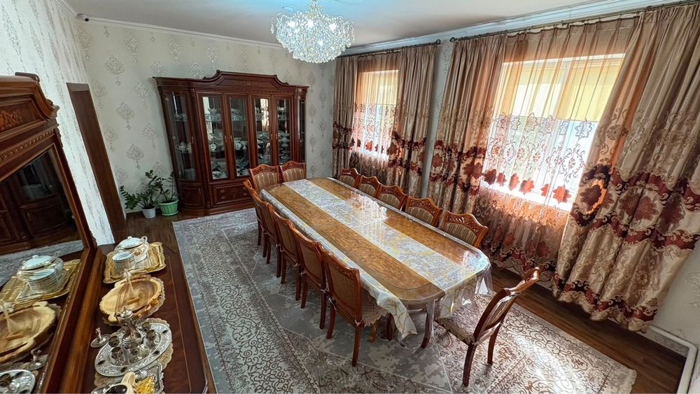 Комплект для гостинной.Сервант,Комод,Стол,Стулья